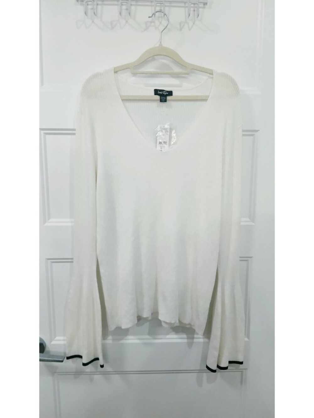 Lord & Taylor Women's XL White Ribbed Sweater Bell Sleeve V-Neck Black Trim NWT